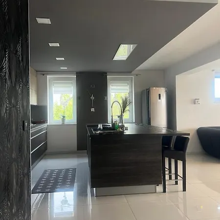 Apartment Penthouse Tiszaujvaros